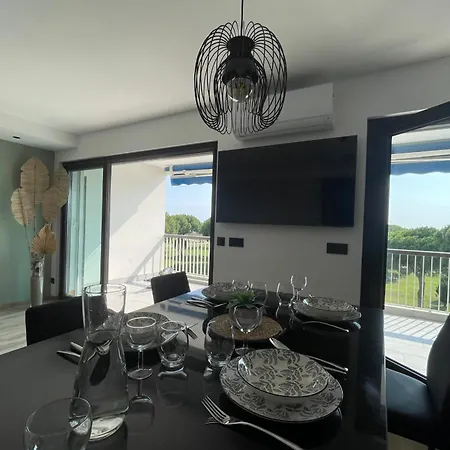 Le Mistral Appartement Standing Avec Vue Mer Exceptionnelle En 1Ere Ligne Holiday home Le Grau-du-Roi
