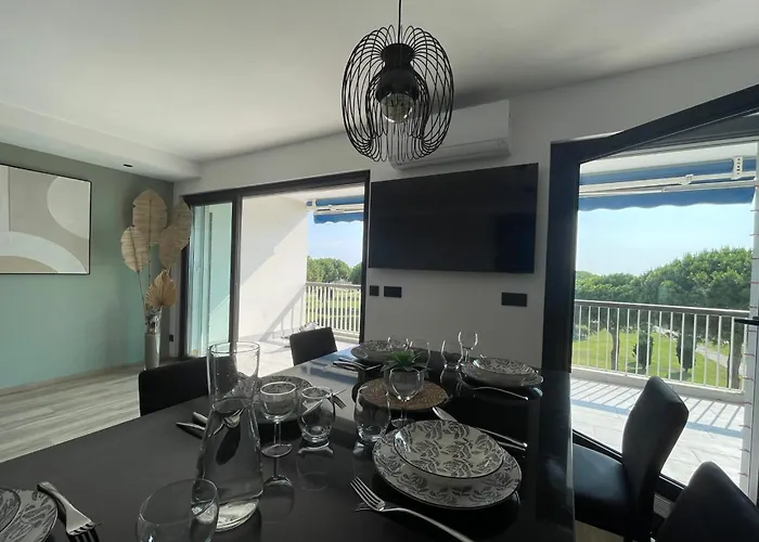Le Mistral Standing Avec Vue Exceptionnelle En 1ere Ligne Ferienhaus Le Grau-du-Roi